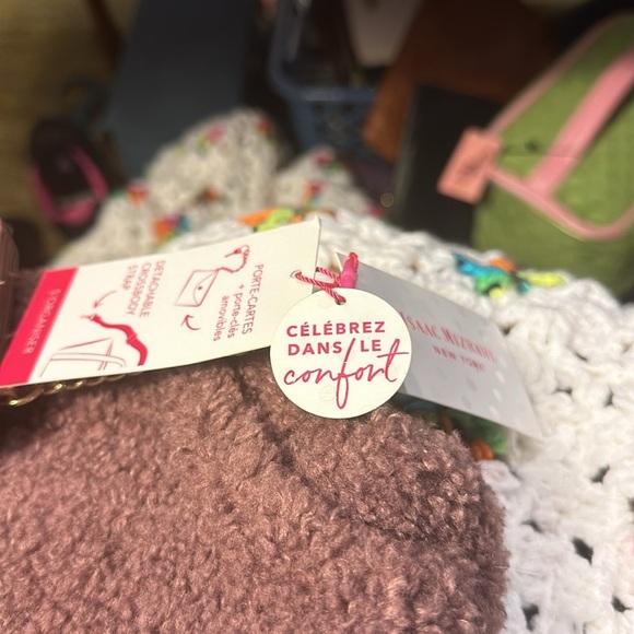 ISAAC MIZRAIHI New York, new with tags celebrate cozy days detachable Crossbody. - Picture 14 of 14